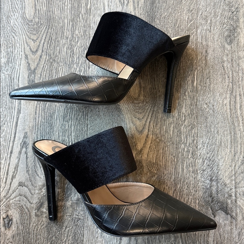 Journee Collection Heels Black Sutonn Pump Velvet Croc Texture Size 8 - Picture 5 of 7